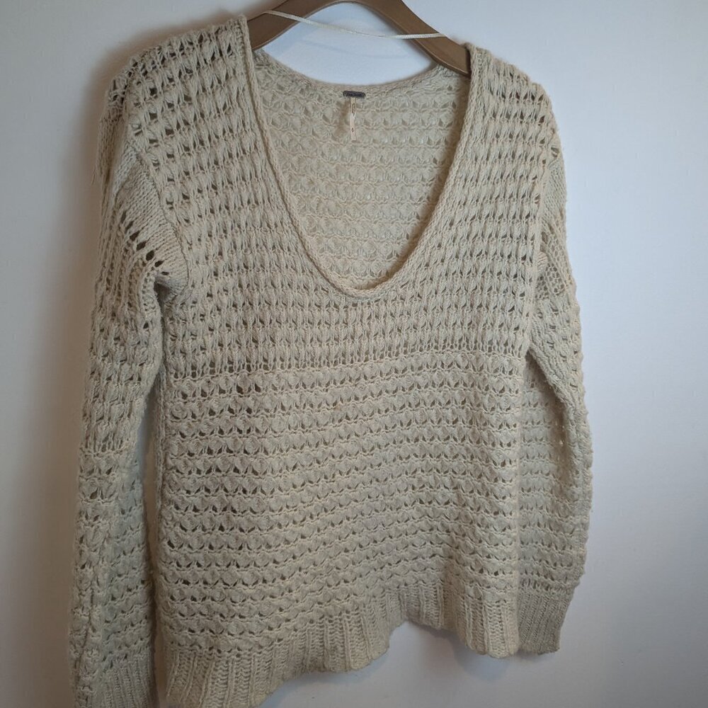 Free People Crashing Waves V-Neck Sweater in White, Sz S - Picture 1 of 6